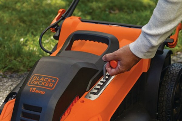 Black & Decker® MM2000 - 20 120 V Corded Electric Orange Lawn Mower 