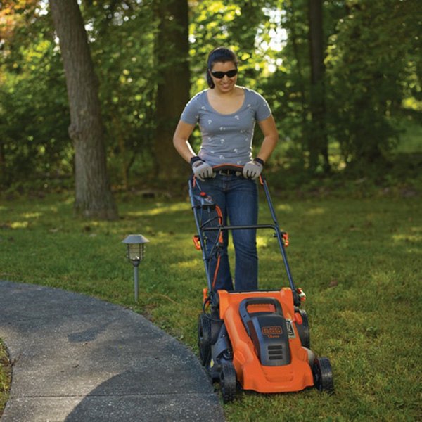Black & Decker® MM2000 - 20 120 V Corded Electric Orange Lawn Mower 