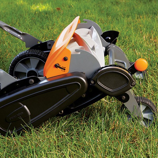 Fiskars® 362050-1001 - StaySharp™ MAX 18" Manual Yellow Reel Mower